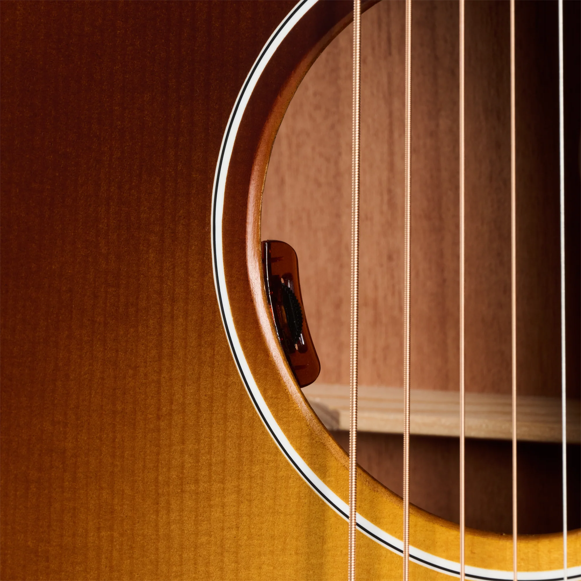 Gibson J-45 Special, Satin Honey Burst 9 Gibson J-45 Special, Satin Honey Burst