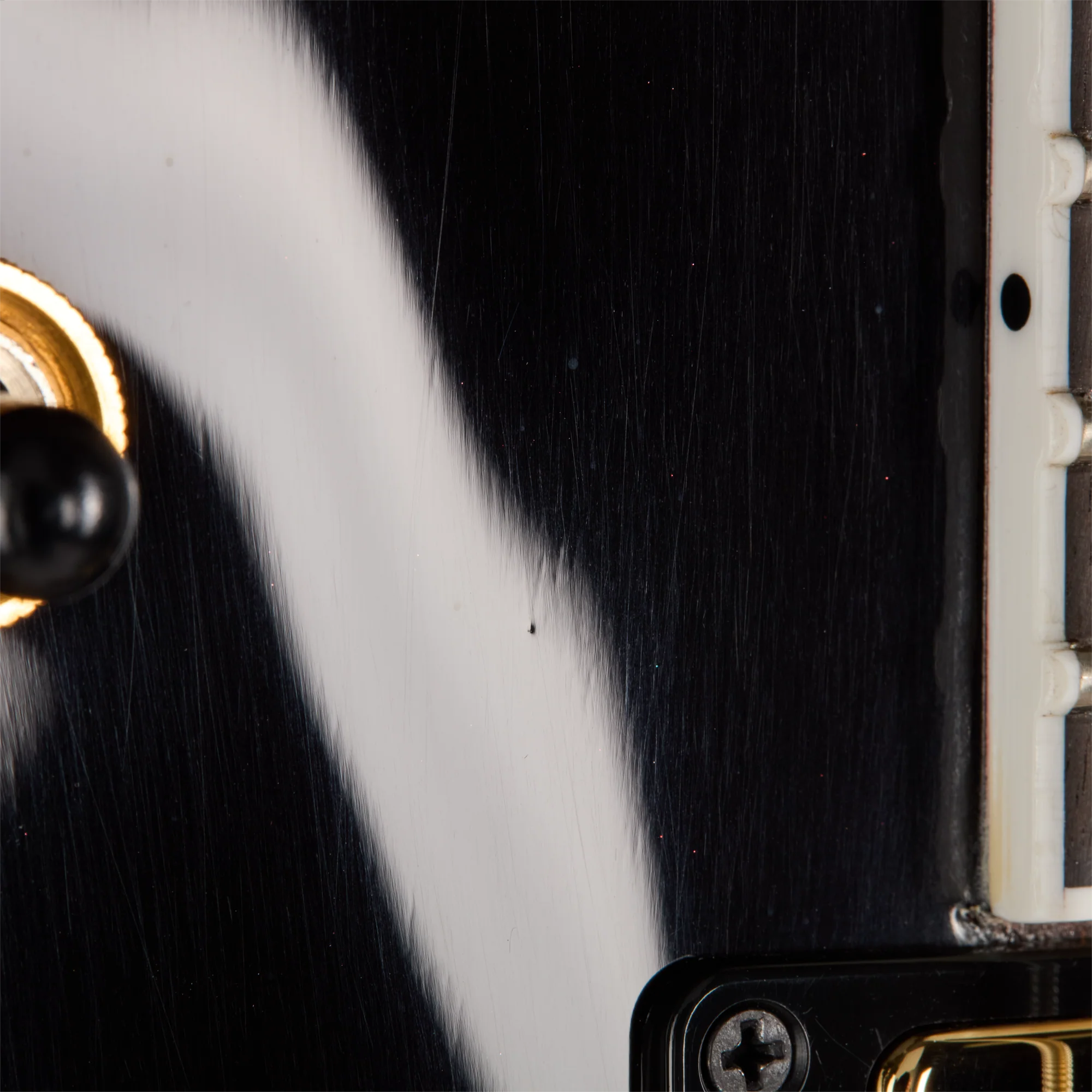Gibson Mod™ Collection 1957 Les Paul Custom Reissue, Sanguine Swerve 15 Gibson Mod™ Collection 1957 Les Paul Custom Reissue, Sanguine Swerve