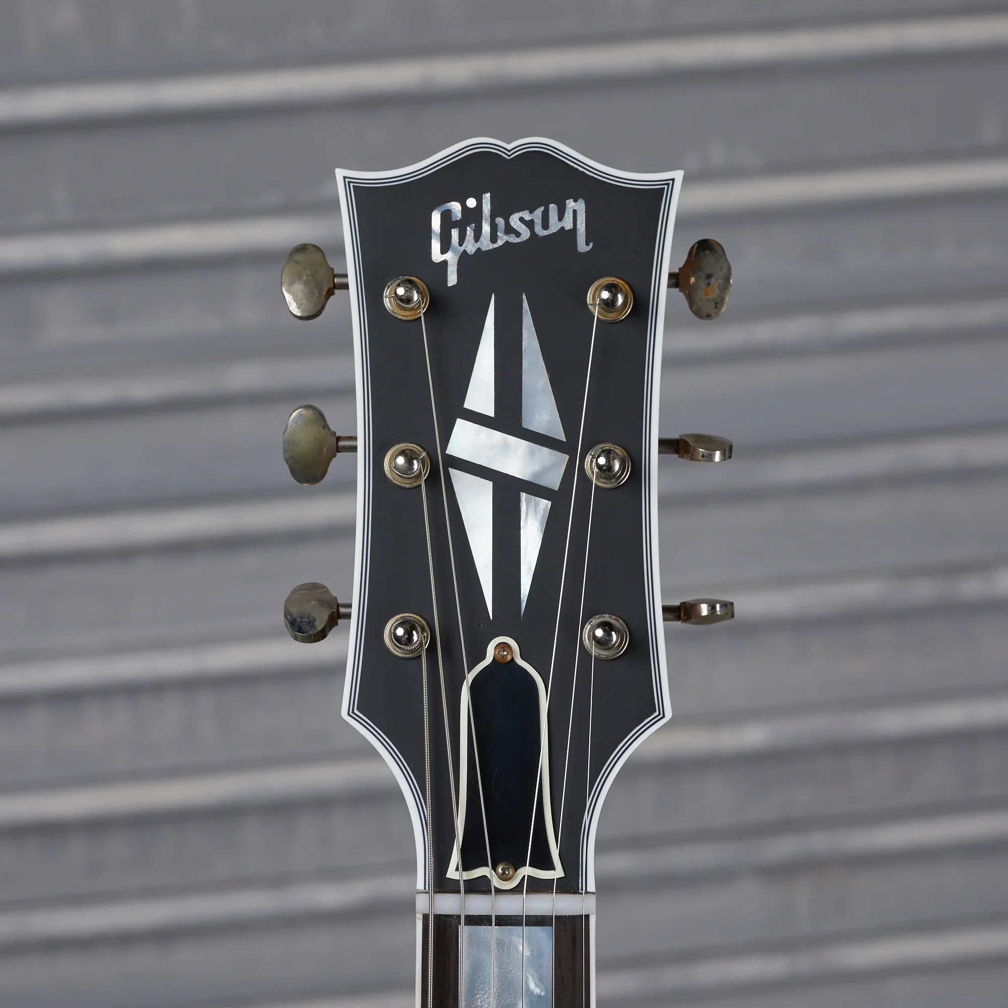Gibson Mod™ Collection Les Paul Custom, Natural Walnut | Gibson Mod™ Collection 4 Gibson Mod™ Collection Les Paul Custom, Natural Walnut | Gibson Mod™ Collection