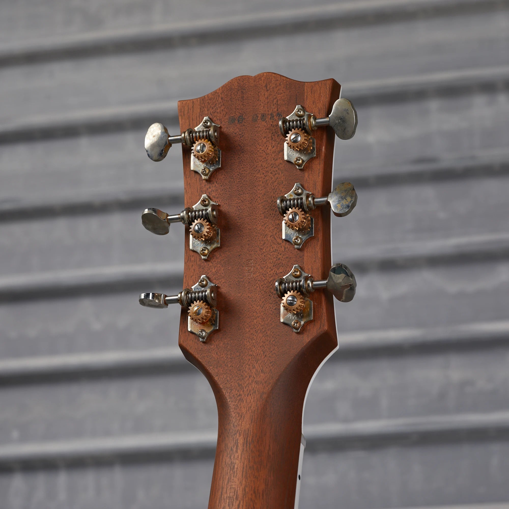 Gibson Mod™ Collection Les Paul Custom, Natural Walnut | Gibson Mod™ Collection 5 Gibson Mod™ Collection Les Paul Custom, Natural Walnut | Gibson Mod™ Collection