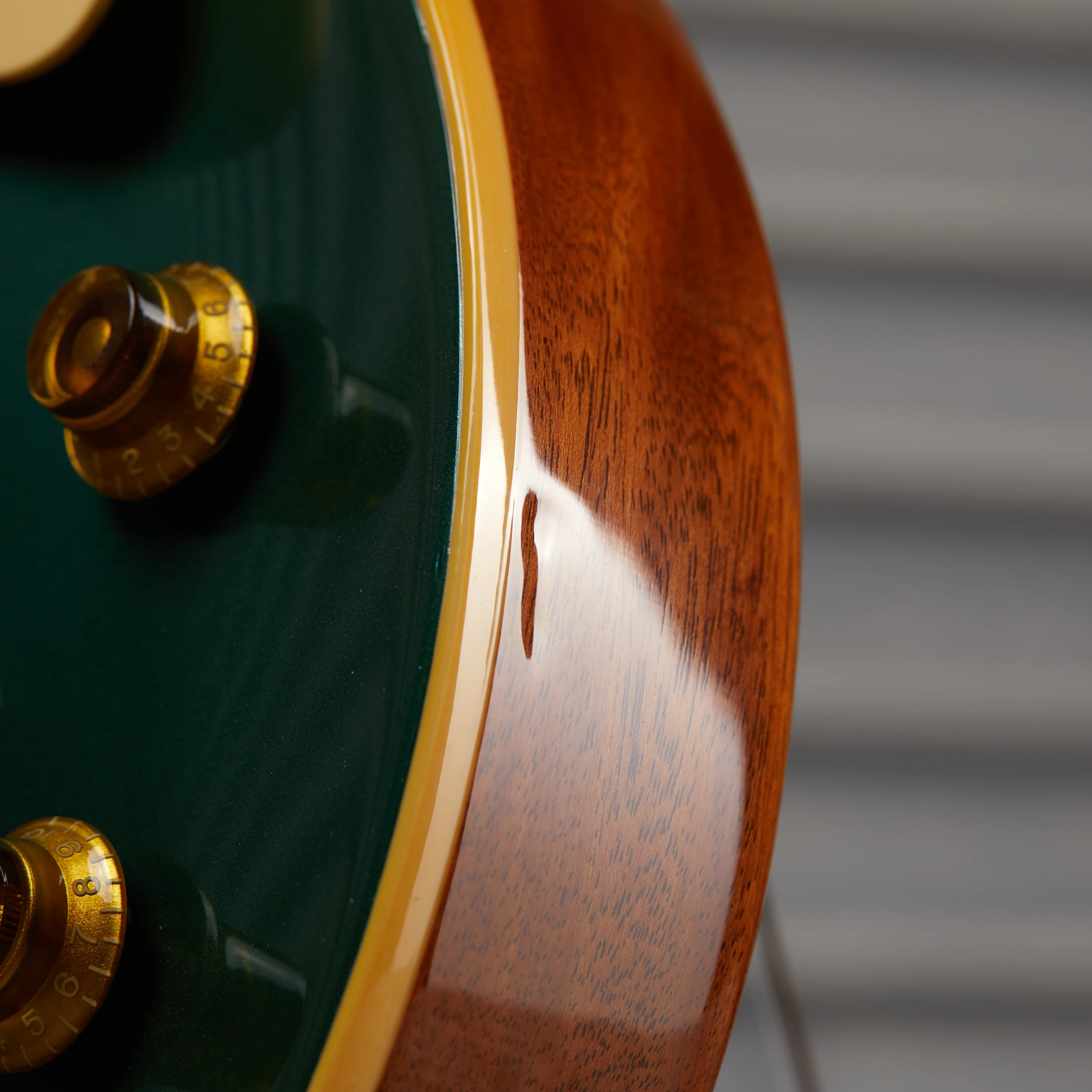 Gibson Mod™ Collection 1957 Les Paul Standard Reissue, Chakra Green | Gibson Mod™ Collection 6 Gibson Mod™ Collection 1957 Les Paul Standard Reissue, Chakra Green | Gibson Mod™ Collection