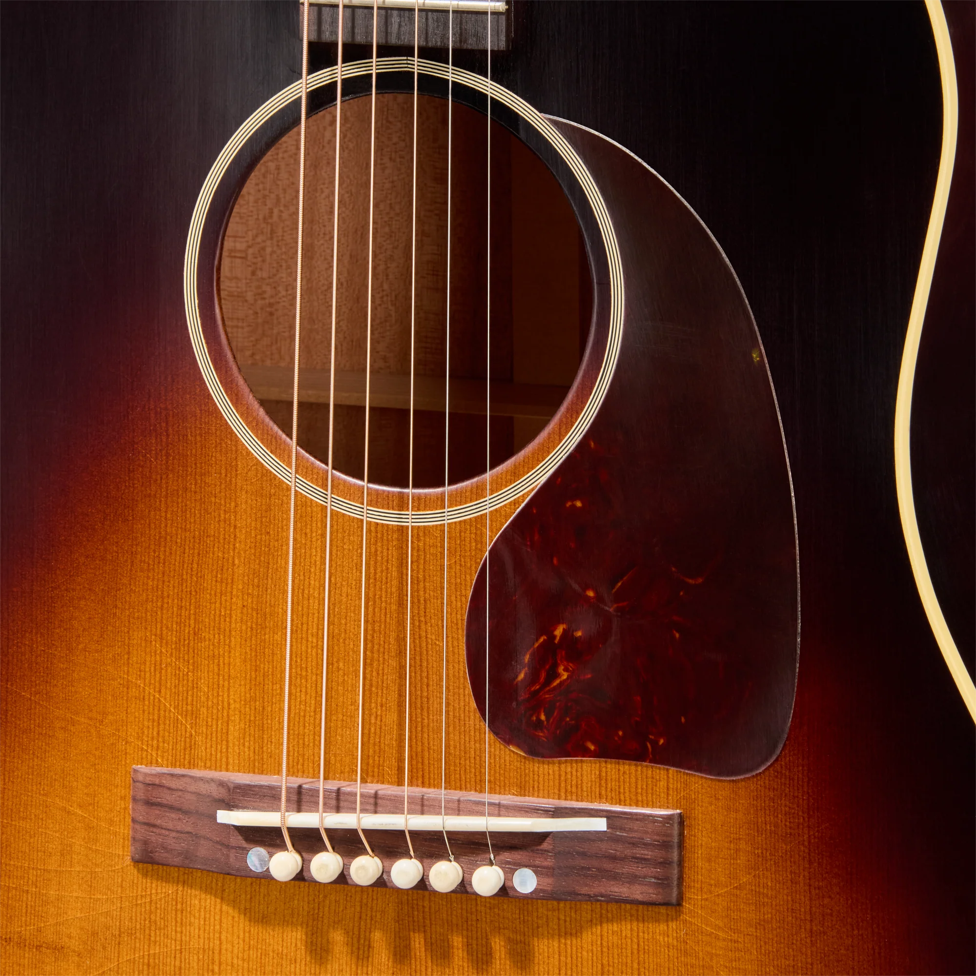 Gibson Custom 1942 Banner J-45 Reissue, Ultra Light Aged, Vintage Sunburst 10 Gibson Custom 1942 Banner J-45 Reissue, Ultra Light Aged, Vintage Sunburst