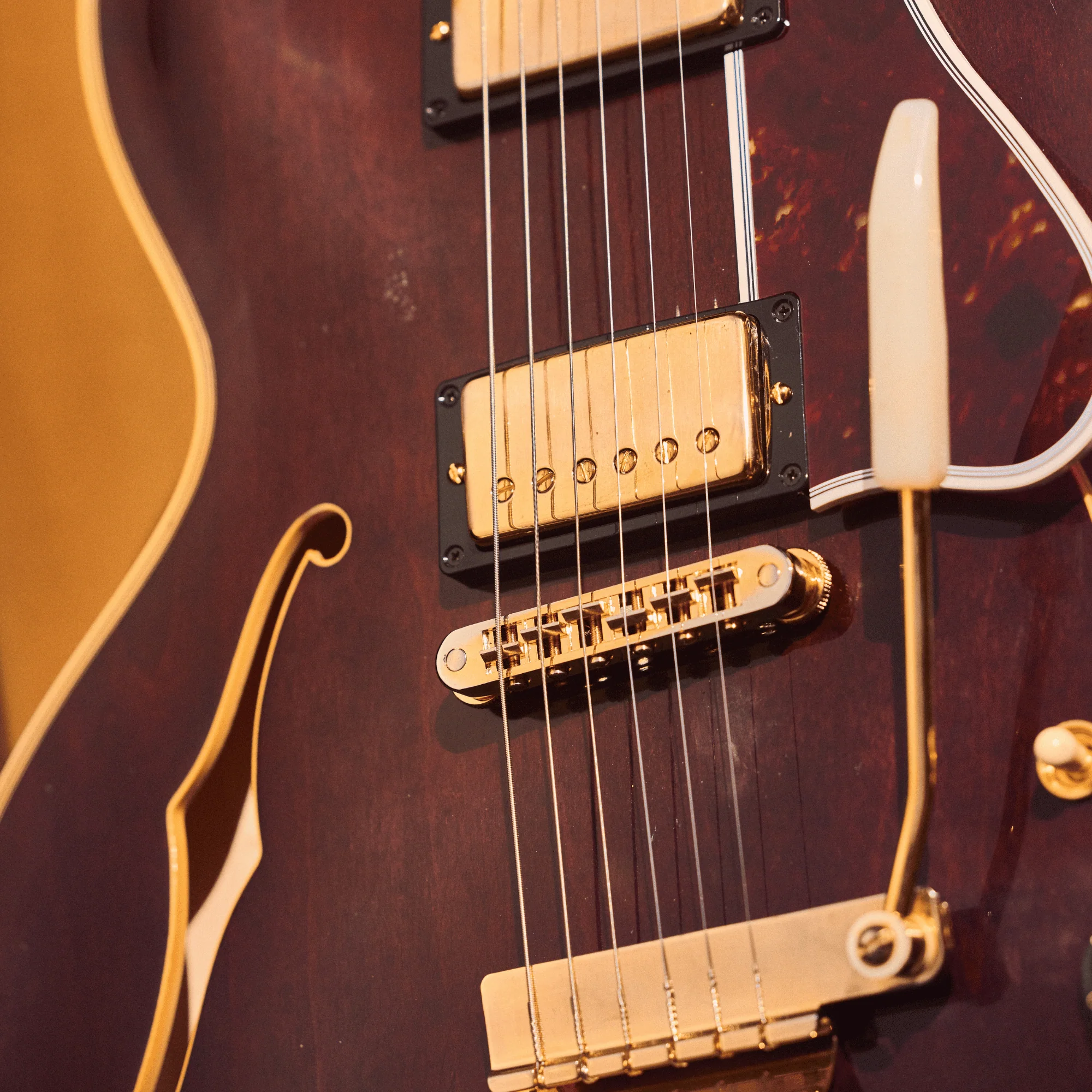 Gibson Custom B.B. King “Rumble in the Jungle” 1974 ES-355, Walnut 10 Gibson Custom B.B. King “Rumble in the Jungle” 1974 ES-355, Walnut