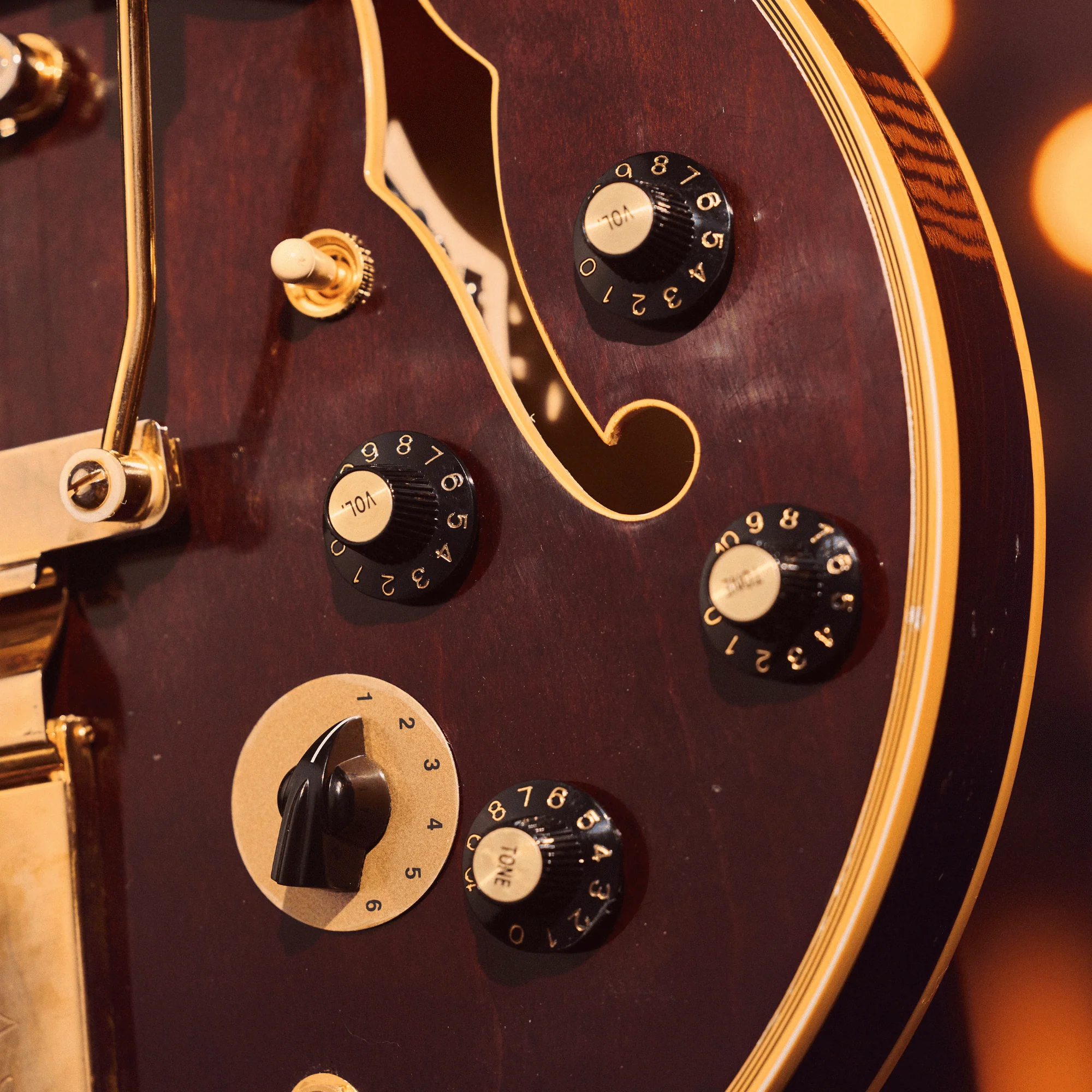 Gibson Custom B.B. King “Rumble in the Jungle” 1974 ES-355, Walnut 11 Gibson Custom B.B. King “Rumble in the Jungle” 1974 ES-355, Walnut